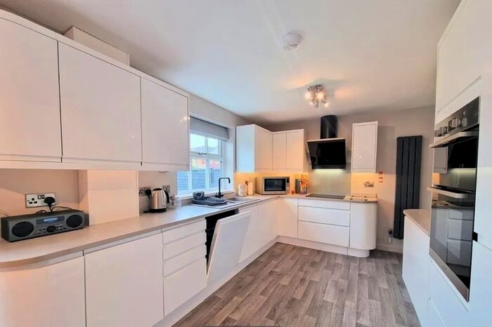 4 Bedroom Detached House To Rent In Clarice Way, Wallington, SM6