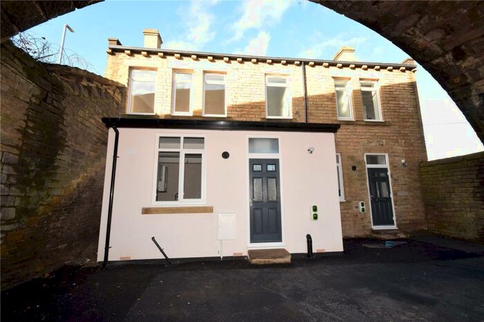 2 Bedroom Terraced House To Rent In The Sidings, Bradford Road, Stanningley, Pudsey, LS28