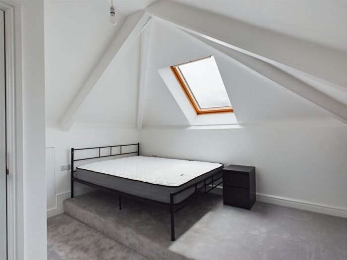 4 Bedroom Flat To Rent In High Street, Staple Hill, BS16