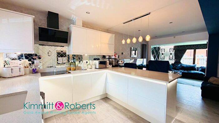 4 Bedroom Town House For Sale In Linthorpe Avenue, Seaham, Durham, SR7