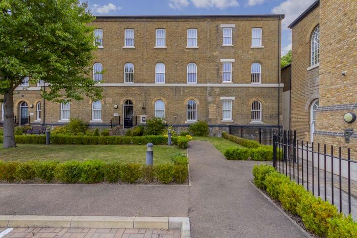 2 Bedroom Flat To Rent In Hilda Road, Southall, UB2