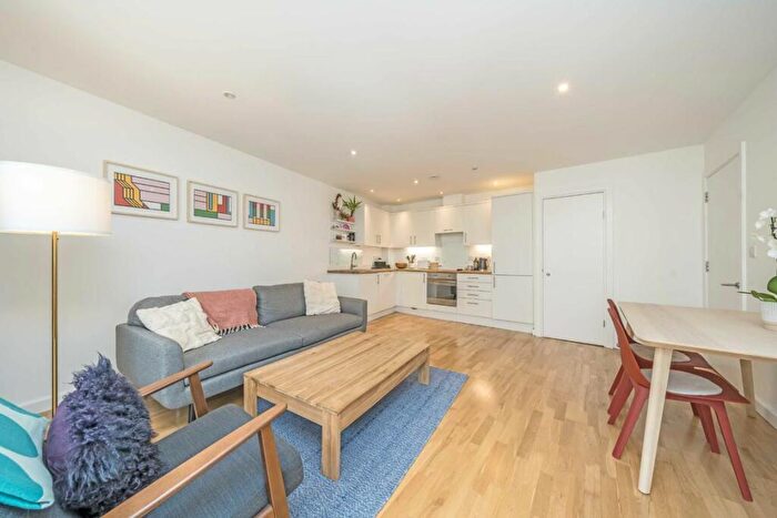 2 Bedroom Flat To Rent In Gifford Street, Islington, N1
