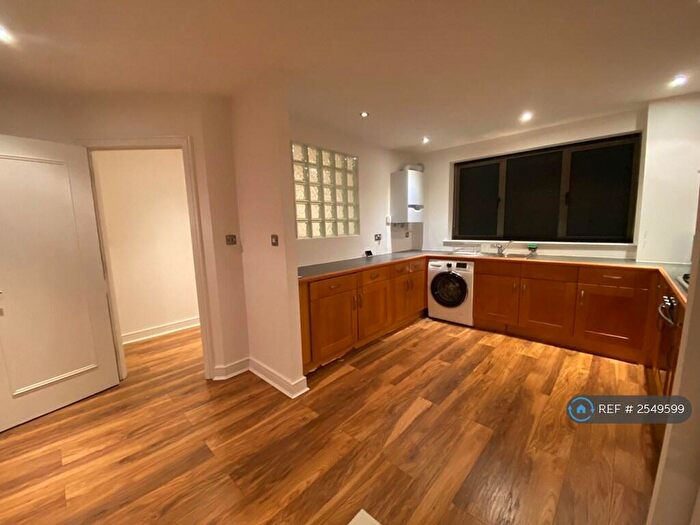 1 Bedroom Flat To Rent In Coliseum, London, N8