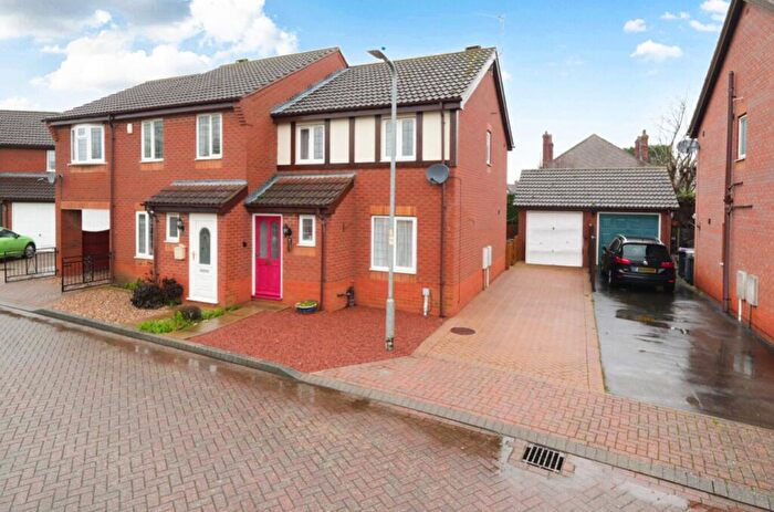 3 Bedroom Semi Detached House For Sale In Nursery Court, NG34