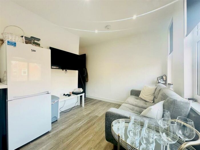 2 Bedroom Apartment To Rent In Park Road, Nottingham, NG7
