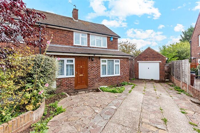 3 Bedroom Semi-Detached House For Sale In Birtrick Drive, Meopham, DA13