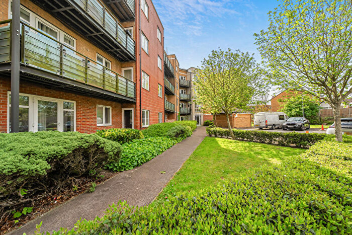 Flat To Rent In The Parklands, Dunstable, LU5