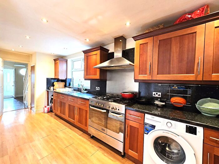 5 Bedroom Semi-Detached House To Rent In Lodge Lane, Romford, RM5