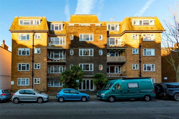 1 Bedroom Flat To Rent In Rochester Gardens, Hove, East Sussex, BN3