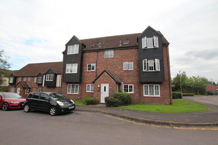 1 Bedroom Apartment To Rent In Dewell Mews, Old Town, SN3