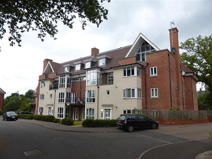 2 Bedroom Apartment To Rent In Stone Court, Crawley, RH10