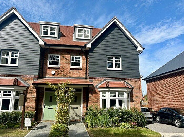 4 Bedroom Semi-Detached House To Rent In Shilling Close, Fleet, Hampshire, GU51