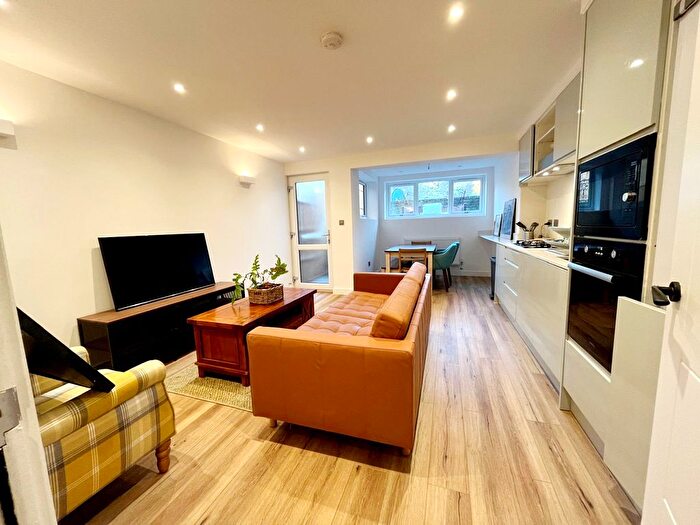 4 Bedroom Terraced House To Rent In White City Close, Shephards Bush, W12