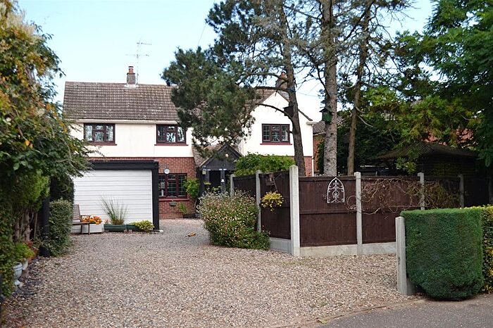 4 Bedroom Detached House For Sale In Rignals Lane, Galleywood, Chelmsford, CM2