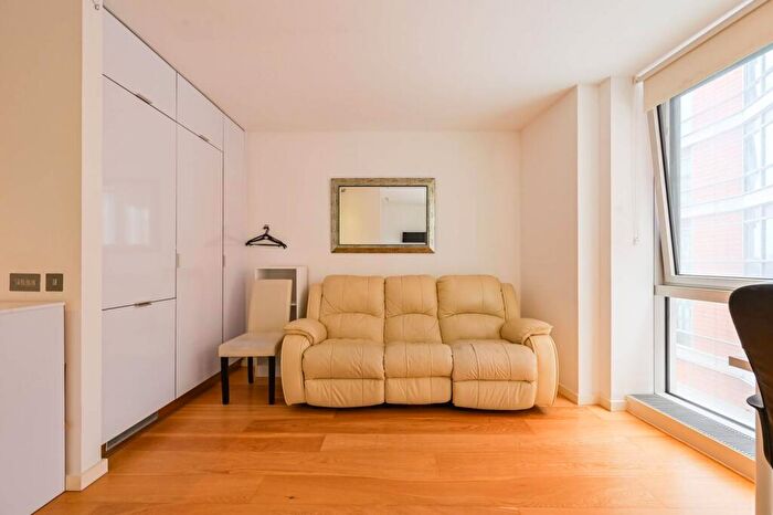 Studio To Rent In Ontario Tower, Canary Wharf, London, E14