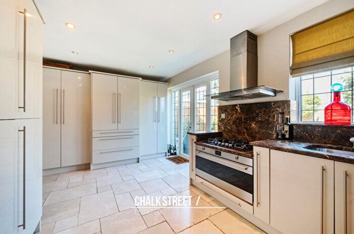 3 Bedroom Semi Detached House For Sale In Glebe Way, Hornchurch, RM11