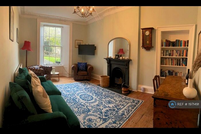 2 Bedroom Flat To Rent In Brown's Place, Edinburgh, EH1