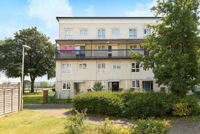 4 Bedroom Flat To Rent In Sandalwood Road, Feltham, Greater London, TW13