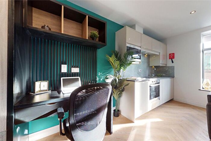 Apartment To Rent In Apt, South Parade #, LS1