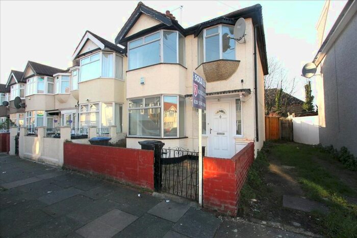 3 Bedroom End Of Terrace House To Rent In Kingsmead Avenue, London, N9