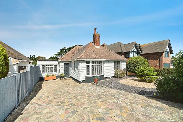 4 Bedroom Detached House For Sale In Central Avenue, Telscombe Cliffs, Peacehaven, BN10