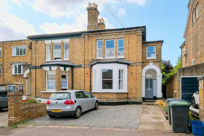 2 Bedroom Flat To Rent In Princes Road, Buckhurst Hill, IG9