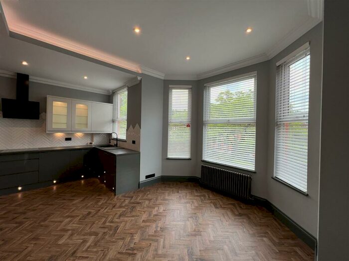 2 Bedroom Flat To Rent In Clyde Road, , West Didsbury, Manchester, M20