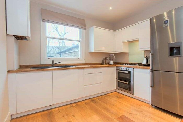 2 Bedroom Flat To Rent In Santley Street, London, SW4