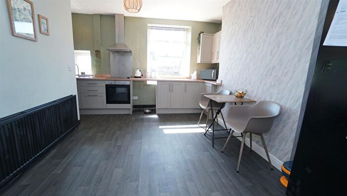 3 Bedroom Terraced House For Sale In Institute Road, Eccleshill, Bradford, BD2