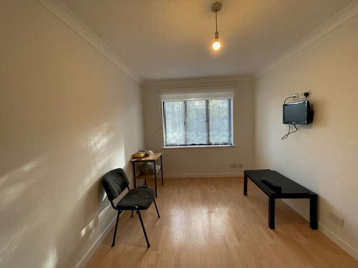 1 Bedroom Flat To Rent In Cheltenham Close, New Malden, KT3