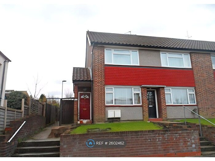 2 Bedroom Flat To Rent In Oakleigh Road North, London, N20