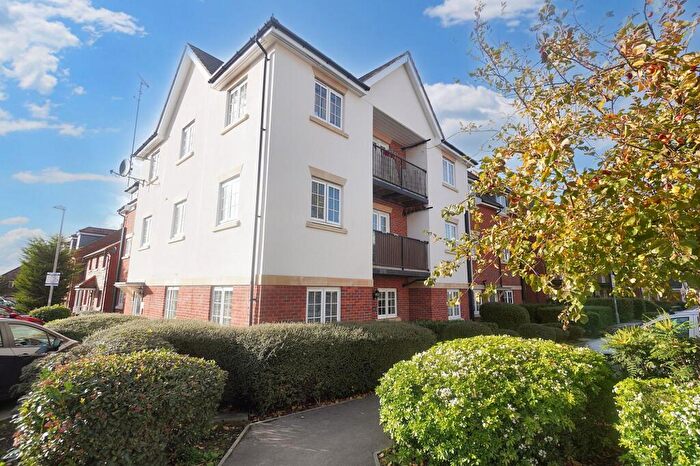 1 Bedroom Flat For Sale In Wellesbourne Crescent, High Wycombe, HP13