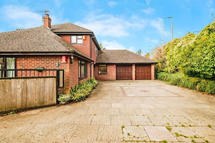 4 Bedroom Detached House For Sale In Whylands Crescent, Worthing, BN13