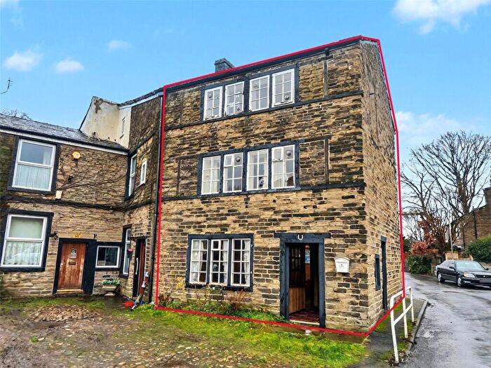 3 Bedroom House For Sale In Harbour Lane, Milnrow, Rochdale, Greater Manchester, OL16