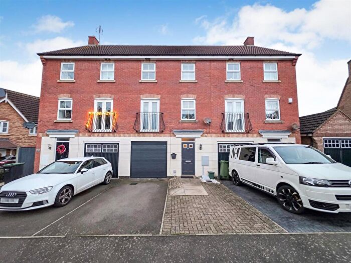 4 Bedroom Town House For Sale In Fieldfare Close, Corby, NN18