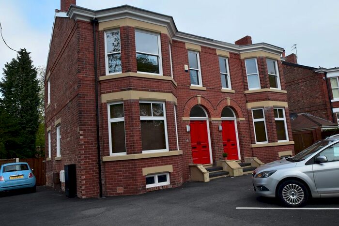 2 Bedroom Flat To Rent In Bramhall Lane, Davenport, Stockport, SK3