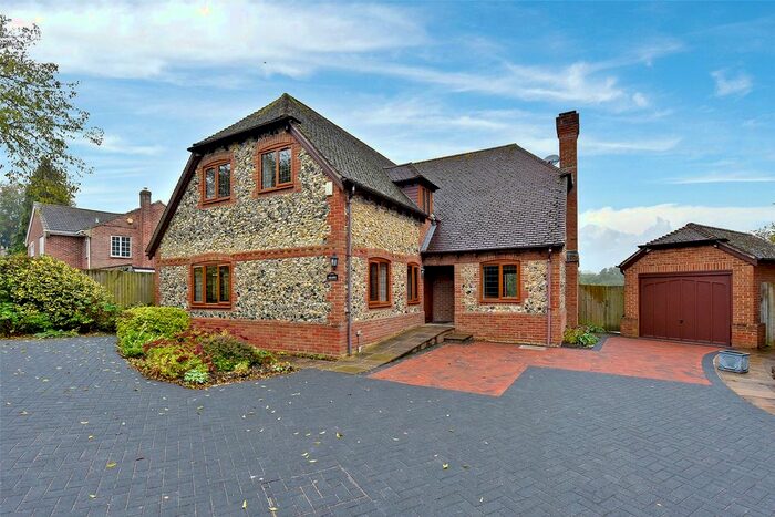 4 Bedroom Detached House To Rent In Woolton Hill, Newbury, Berkshire, RG20