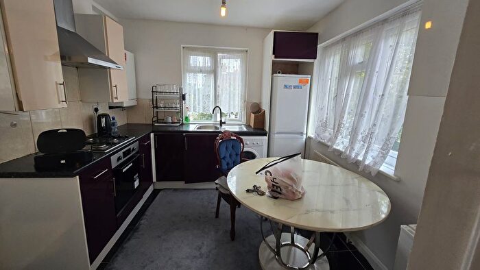 2 Bedroom Flat To Rent In Kenton Road, Harrow, HA3