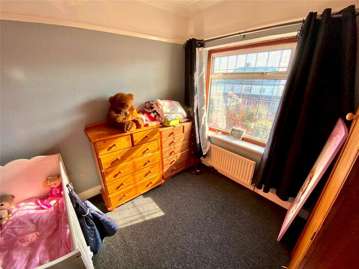 3 Bedroom Detached House For Sale In Daws Heath Road, Rayleigh, Essex, SS6