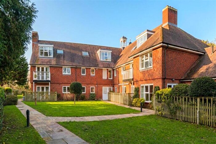 3 Bedroom Apartment For Sale In The Conifers, Lyefield Court, Reading, RG4