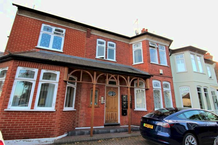 2 Bedroom Flat To Rent In Fords Grove, London, N21