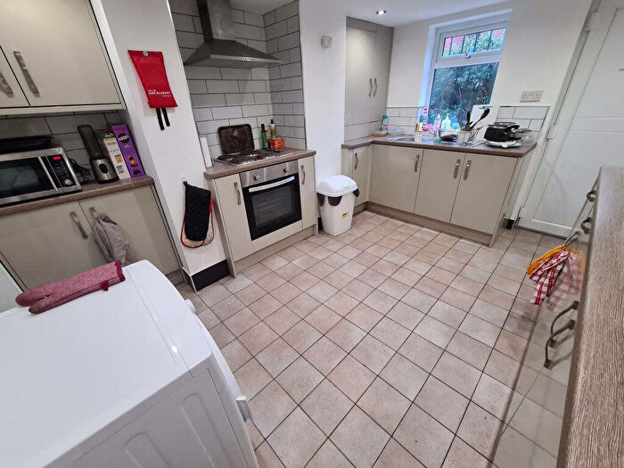 4 Bedroom House To Rent In Claremont Grove, Leeds, LS3