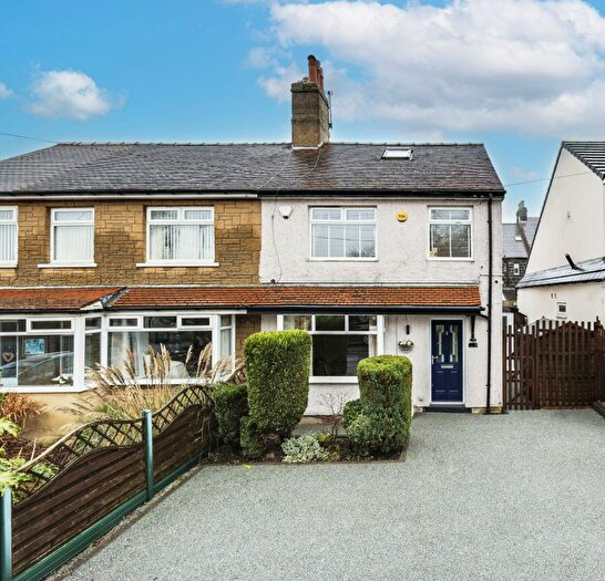 3 Bedroom Semi Detached House For Sale In Billingwood Drive, Rawdon, Leeds, West Yorkshire, LS19