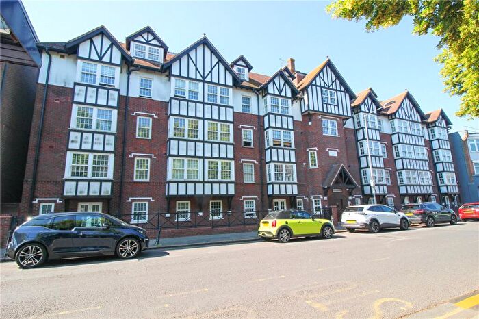 2 Bedroom Apartment For Sale In Southside, - Leigh Road, Leigh-On-Sea, SS9