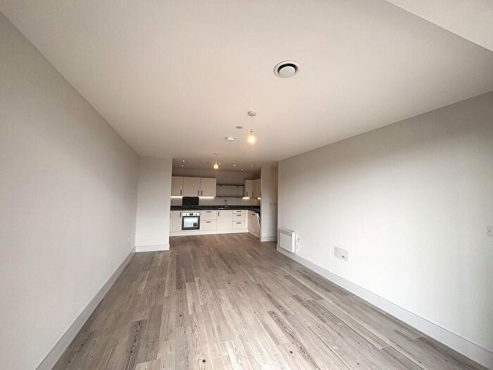 3 Bedroom Flat To Rent In Prince Charles Road, Exeter, EX4