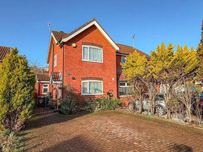 2 Bedroom Semi Detached House For Sale In Furze Close, Watford, WD19