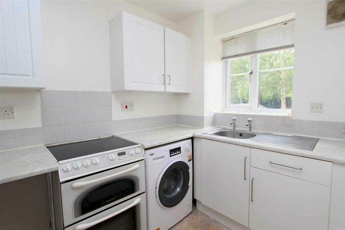 1 Bedroom Flat To Rent In Hove Close, Grays RM17
