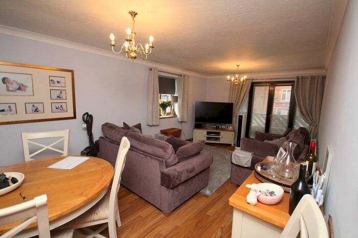 2 Bedroom Flat For Sale In Park Court, Letchworth Garden City, SG6