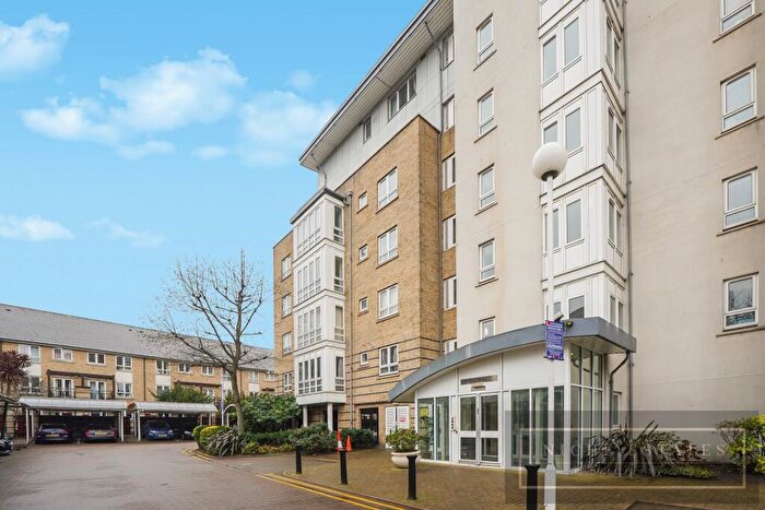 3 Bedroom Apartment For Sale In St. Davids Square, London, - See D Virtual Tour, E14