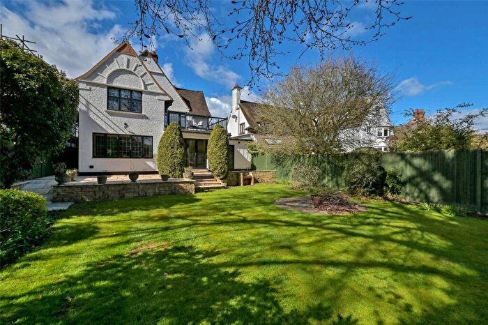 6 Bedroom Detached House For Sale In Oldfield Road, Maidenhead, Berkshire, SL6